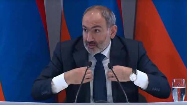 Без позитивного вопроса, но с шуточками – все курьезы с пресс-конференции Пашиняна Без позитивного вопроса, но с шуточками – все курьезы с пресс-конференции Пашиняна - Sputnik Армения