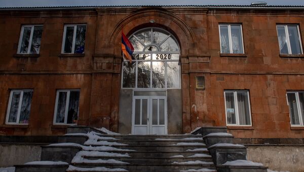 Здание школы села Фантан, Котайк - Sputnik Армения