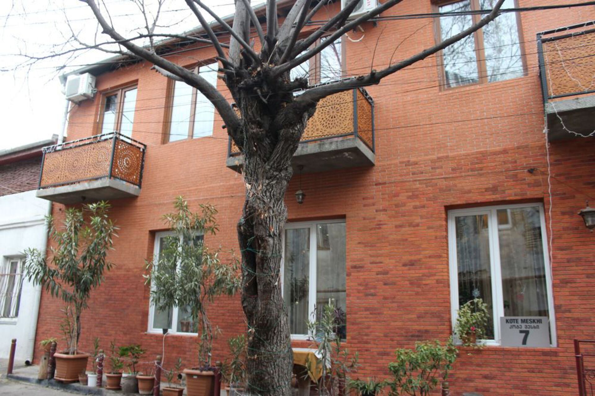 Владельцы дома Параджанова  отремонтировали его и теперь он самый симпатичный на улице - Sputnik Армения, 1920, 14.09.2021