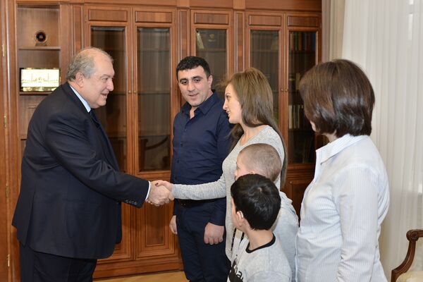 «Վարկի տակ էի մտնելու». նախագահն իրականացրել է Sputnik Արմենիայի նախագծի հերոսի երազանքը «Վարկի տակ էի մտնելու». նախագահն իրականացրել է Sputnik Արմենիայի նախագծի հերոսի երազանքը - Sputnik Արմենիա