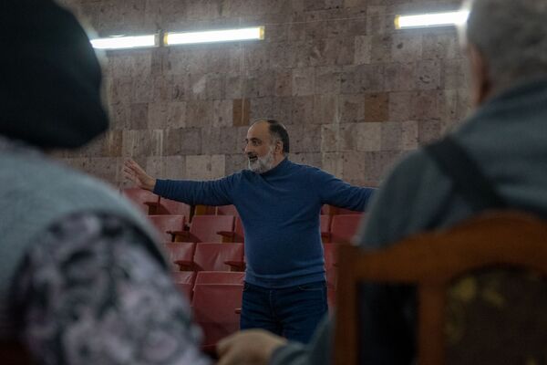 «Բախտաշենը ո՞ր կողմն է». Նորքի տուն-ինտերնատի բնակիչները կպատմեն իրենց «Մոռացված հեքիաթը» «Բախտաշենը ո՞ր կողմն է». Նորքի տուն-ինտերնատի բնակիչները կպատմեն իրենց «Մոռացված հեքիաթը» - Sputnik Արմենիա