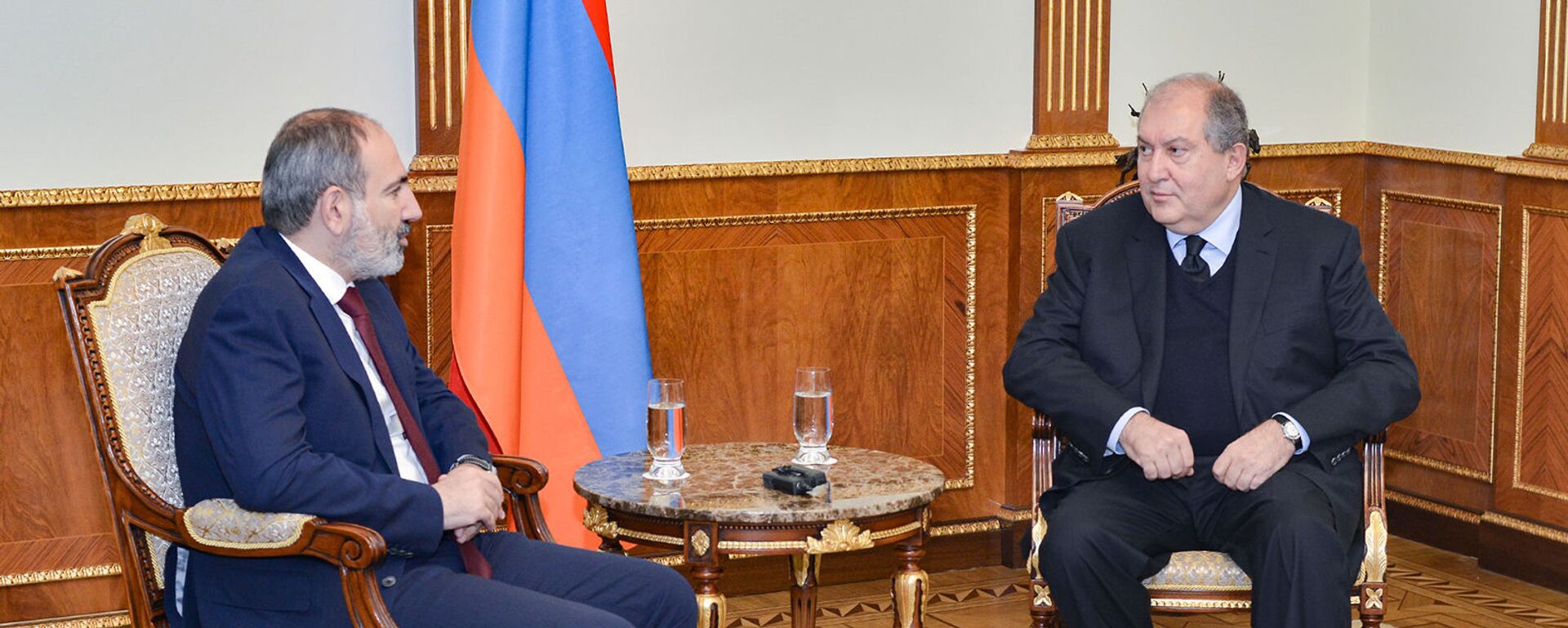 Встреча премьер-министра и президента Никола Пашиняна и Армена Саркисяна (4 февраля 2020). Еревaн - Sputnik Армения, 1920, 13.03.2021