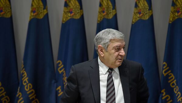 Министр по чрезвычайным ситуациям Феликс Цолакян перед началом церемонии вручения грамот журналистам и сотрудникам МЧС (5 февраля 2020). Еревaн - Sputnik Արմենիա