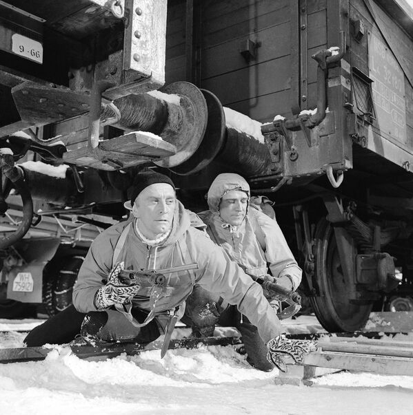 Кирк Дурлас и Ричард Харрис на съемках фильма Герои Телемарка, 1965 год Кирк Дурлас и Ричард Харрис на съемках фильма Герои Телемарка, 1965 год - Sputnik Армения
