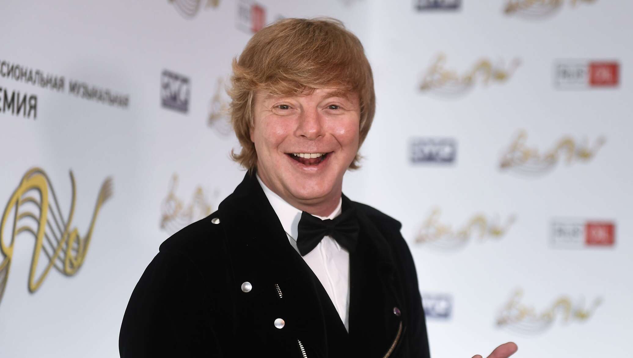 рыжий солист. эд ширан 2023. григорьев-апполонов андрей младший. альберт рыжий. Ed sheeran фотосессия.