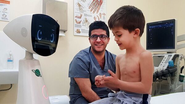 Робот Робин для поддержки детей в больницах, созданный армянской компанией Expper - Sputnik Армения