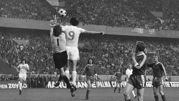 Финальный матч Кубка Европейских чемпионов по футболу между командами Бавария и Лидс (28 мая 1975). Париж - Sputnik Армения
