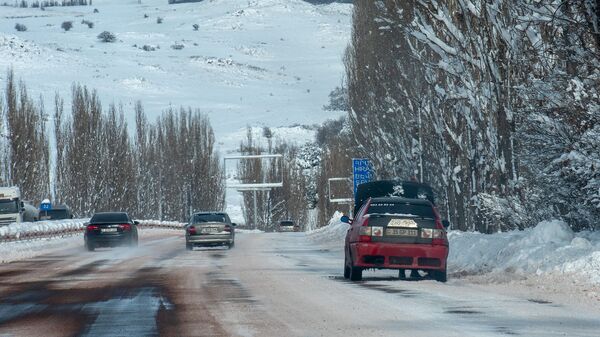 Автомобили на трассе М4 - Sputnik Армения