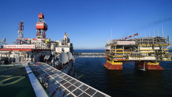 Стационарная платформа компании Лукойл в северной части акватории Каспийского моря - Sputnik Արմենիա