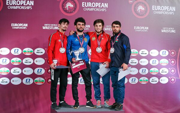 Медалисты Чемпионата Европы по греко-римской борьбе Геворг Гарибян на пьедистале почета (12 февраля 2020). Рим Медалисты Чемпионата Европы по греко-римской борьбе Геворг Гарибян на пьедистале почета (12 февраля 2020). Рим - Sputnik Армения