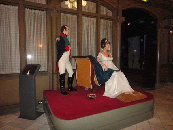 Восковые статуи Наполеона и Жозефины в музее Барселоны - Sputnik Армения