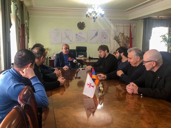 «Օլիմպիադայից հետո 2-իդ էլ կամուսնացնենք». Գյումրու քաղաքապետն ընդունեց հաղթած ըմբիշներին «Օլիմպիադայից հետո 2-իդ էլ կամուսնացնենք». Գյումրու քաղաքապետն ընդունեց հաղթած ըմբիշներին - Sputnik Արմենիա