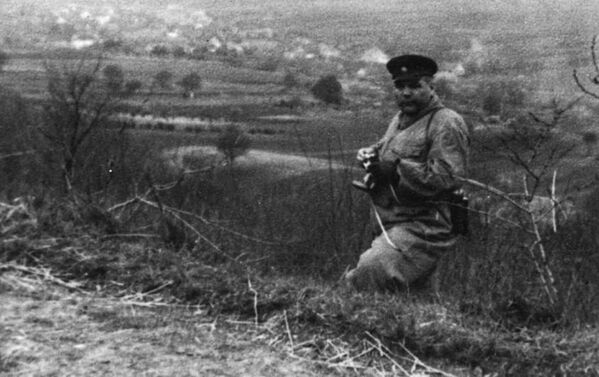 Маршал Малиновский на наблюдательном пункте. Чехословакия, 1945 г. - Sputnik Армения