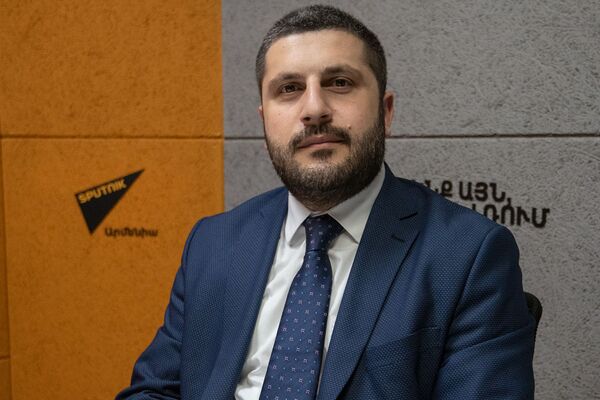 Не просто вопрос пенсии: почему в Армении решили дать льготы учителям армянского из Грузии Не просто вопрос пенсии: почему в Армении решили дать льготы учителям армянского из Грузии - Sputnik Армения