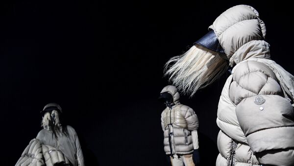 Модели представляют коллекцию Moncler на неделе моды в Милане - Sputnik Армения