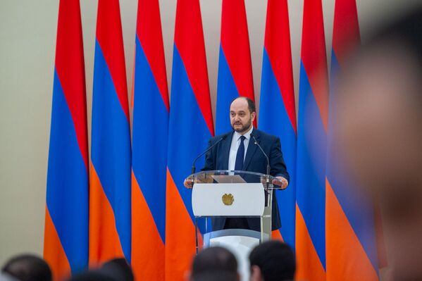 ԿԳՄՍ նախարար Արայիկ Հարությունյանը` լավագույն մարզիկների պարգևատրման արարողությանը ԿԳՄՍ նախարար Արայիկ Հարությունյանը` լավագույն մարզիկների պարգևատրման արարողությանը - Sputnik Արմենիա