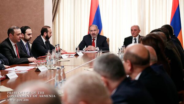 Премьер-министр Армении Никол Пашинян и президент Карабаха Бако Саакян на заседании совета безопасности Армении и Карабаха (22 февраля 2020). Степанакерт - Sputnik Армения