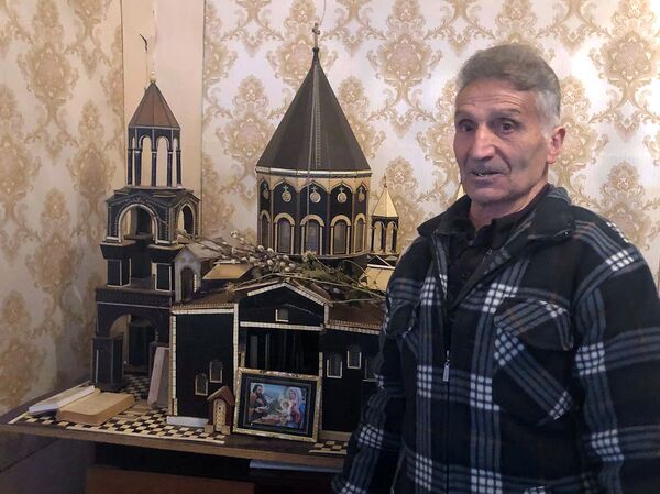 Пути господни неисповедимы, или Как мастер Оник из Гюмри не отдал Вазгену I макет собора Пути господни неисповедимы, или Как мастер Оник из Гюмри не отдал Вазгену I макет собора - Sputnik Армения