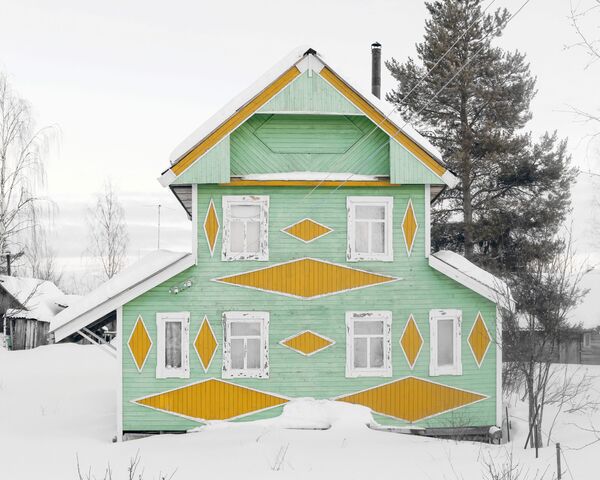 Деревянный домик в Архангельской области  - Sputnik Армения