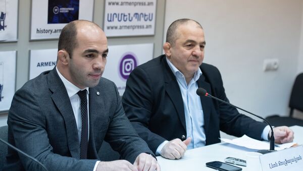 Арсен и Левон Джулфалакяны на пресс-конференции (26 февраля 2020). Еревaн - Sputnik Армения