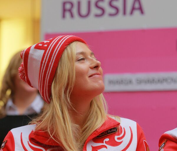 Мария Шарапова на церемонии жеребьевки 1/4 финала Мировой группы Кубка Федерации, 2012 год - Sputnik Армения