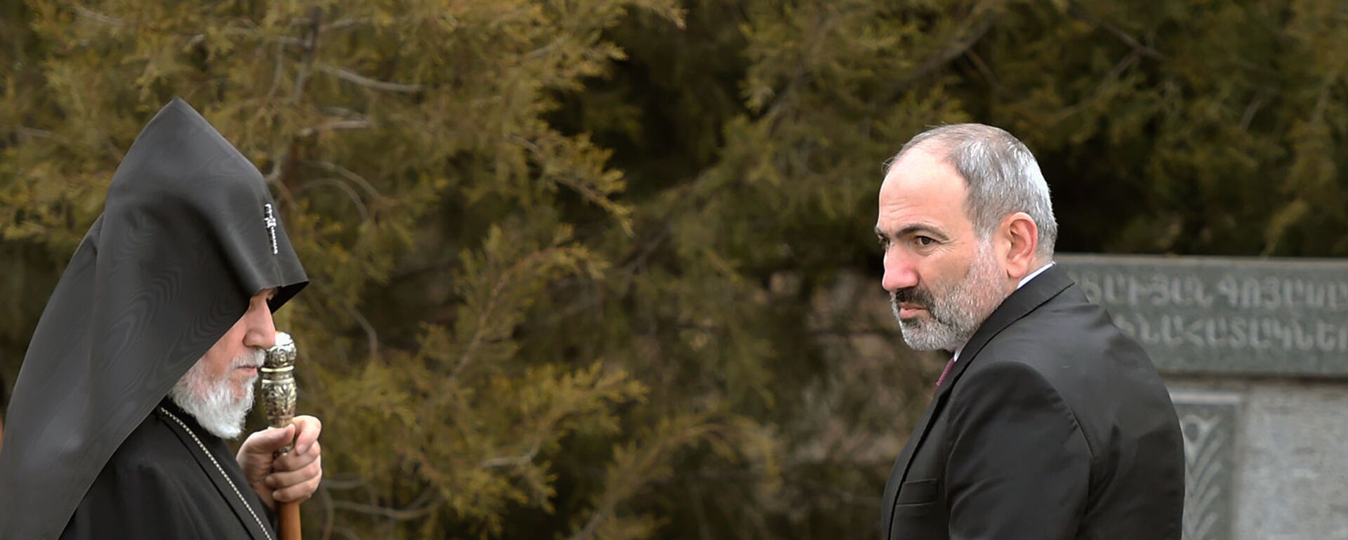 Премьер-министр Никол Пашинян и католикос Гарегин II в Цицернакаберде на церемонии почитания памяти жертв в Сумгаите (28 февраля 2020). Еревaн - Sputnik Армения, 1920, 29.12.2020