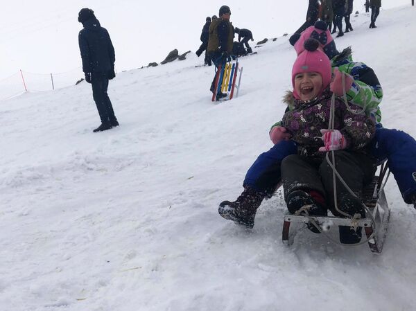 На то мы и армяне, чтобы отличаться! В Шираке попрощались с зимой назло коронавирусу На то мы и армяне, чтобы отличаться! В Шираке попрощались с зимой назло коронавирусу - Sputnik Армения