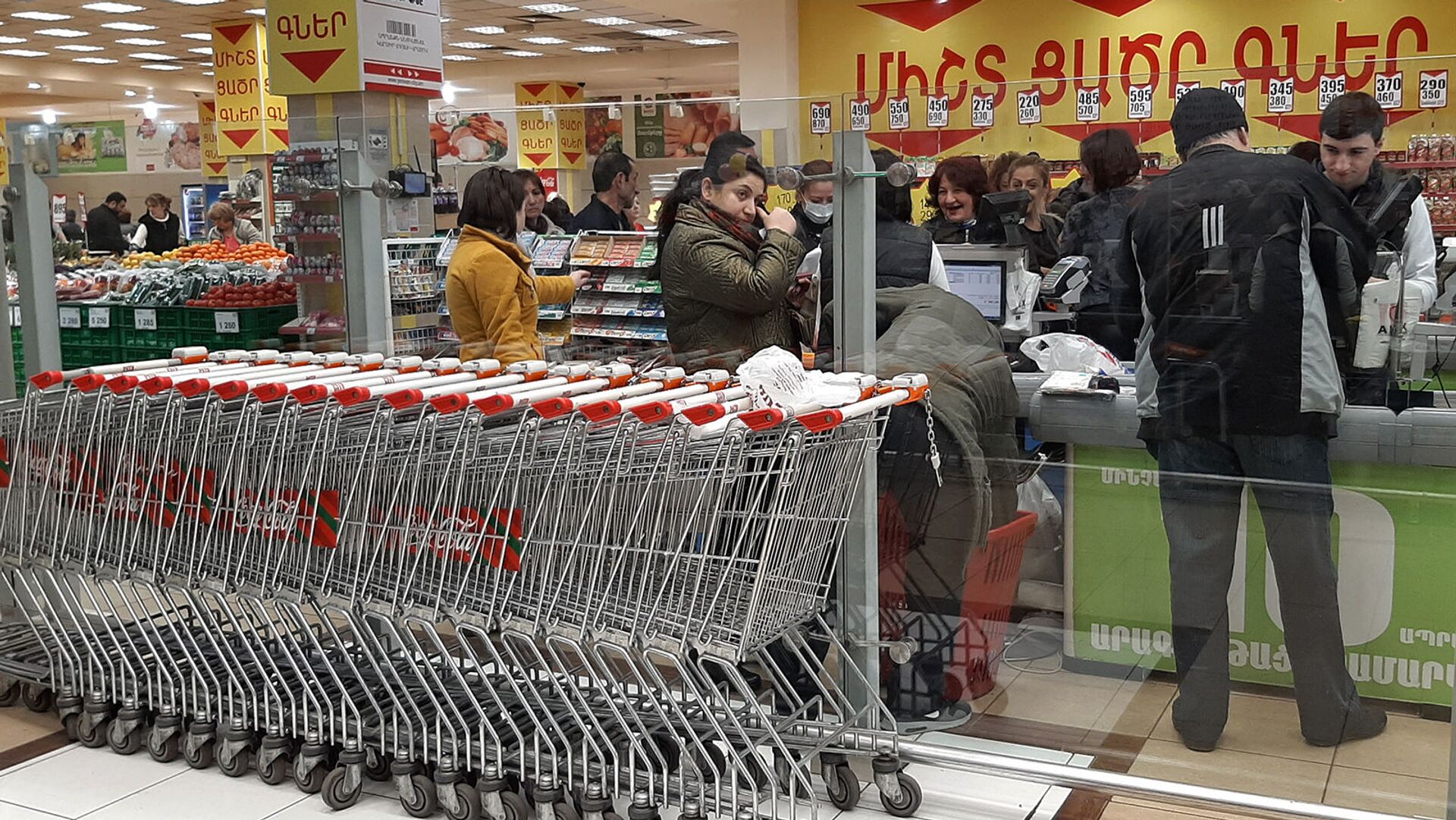  Люди у кассы супермаркете - Sputnik Արմենիա, 1920, 27.04.2021