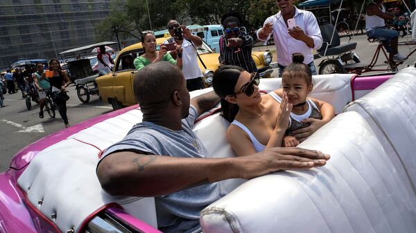 Ким Кардашьян с мужем Канье Уэстом и их дочерью Норт Уэс Тин в Гаване - Sputnik Արմենիա