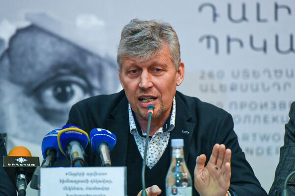 Выставка Дали и Пикассо в Ереване: организаторов возмутил вопрос об оригинальности работ Выставка Дали и Пикассо в Ереване: организаторов возмутил вопрос об оригинальности работ - Sputnik Армения