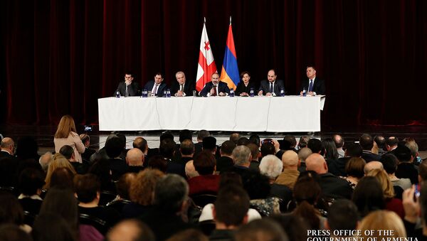 Премьер-министр Армении Никол Пашинян встретился с армянской общиной Грузии (3 марта 2020). Тбилиси - Sputnik Արմենիա