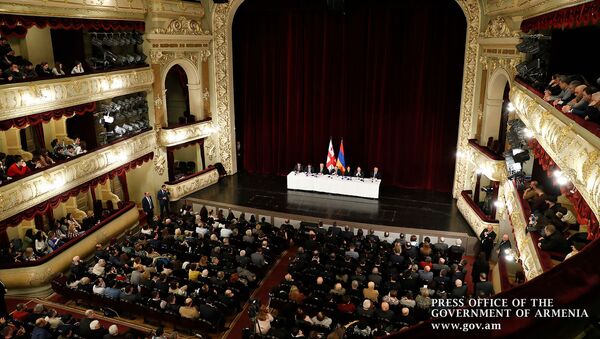 Премьер-министр Армении Никол Пашинян встретился с армянской общиной Грузии (3 марта 2020). Тбилиси - Sputnik Армения