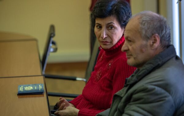 Церемония вручения сертификатов для приобретения недвижимости беженцам из Азербайджанской ССР (4 марта 2020). Еревaн Церемония вручения сертификатов для приобретения недвижимости беженцам из Азербайджанской ССР (4 марта 2020). Еревaн - Sputnik Армения