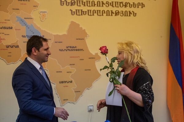Наконец женюсь: 20 депортированных из Азербайджана армянских семей исполнят свои мечты Наконец женюсь: 20 депортированных из Азербайджана армянских семей исполнят свои мечты - Sputnik Армения