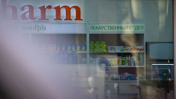 Витрины аптек на улицах Еревaна (5 марта 2020). - Sputnik Армения