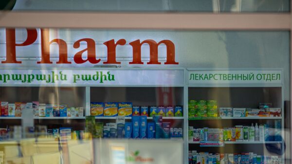 Витрины аптек на улицах Еревaна (5 марта 2020). - Sputnik Армения