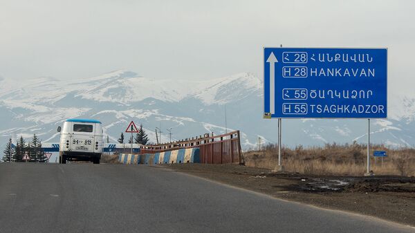 Дорожный знак на трассе H-4 - Sputnik Армения