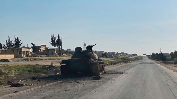 Освобожденная от боевиков автомобильная дорога  Дамаск - Алеппо в Сирии - Sputnik Армения