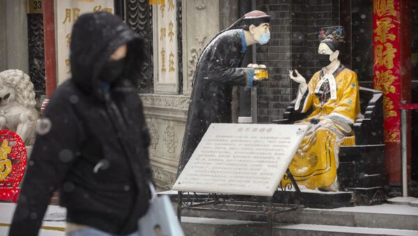 Статуи в защитных масках в Пекине - Sputnik Արմենիա