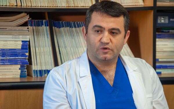 Гагик Гебоян, кардиохирург в больнице Норк-Мараш на пресс-конференции (9 марта 2020). Еревaн Гагик Гебоян, кардиохирург в больнице Норк-Мараш на пресс-конференции (9 марта 2020). Еревaн - Sputnik Армения