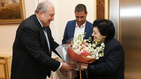 Президент Армен Саркисян встретился с Риммой Демирчян (9 марта 2020). Еревaн - Sputnik Արմենիա
