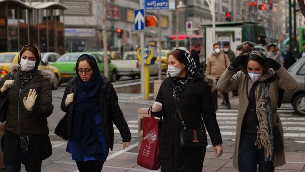 Жители Тегерана в медицинских масках на одной из центральных улиц - Sputnik Արմենիա