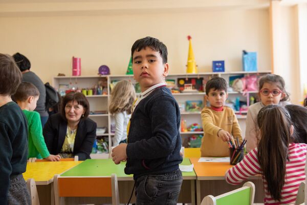 Говорит по-армянски и обожает Ми гна: как йеменка и филиппинец обрели дом в Армении Говорит по-армянски и обожает Ми гна: как йеменка и филиппинец обрели дом в Армении - Sputnik Армения