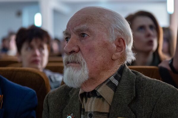 Немецкий сувенир и жизнь под прицелом: армянские ветераны рассказали правду о ВОВ Немецкий сувенир и жизнь под прицелом: армянские ветераны рассказали правду о ВОВ - Sputnik Армения
