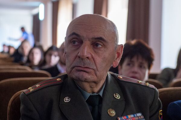 От Путина: армянские ветераны получили медали и денежные премии к 75-летию Победы От Путина: армянские ветераны получили медали и денежные премии к 75-летию Победы - Sputnik Армения