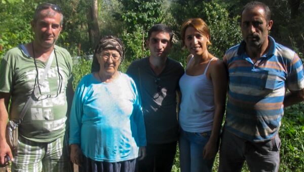 Армяне из Дерсима. Наири Охикян с семьей Динлер. Кадр из видео - Sputnik Արմենիա