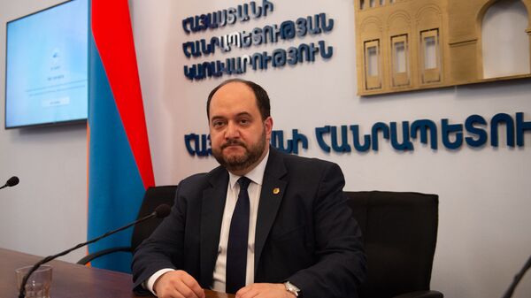Араик Арутюнян после пресс-конференции (18 марта 2020). Еревaн - Sputnik Արմենիա