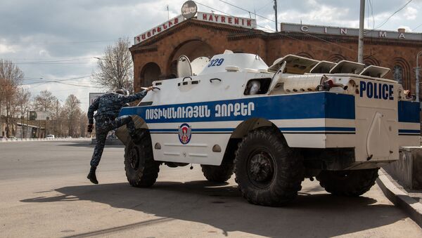 Бронетехника на улицах Еревана во время чрезвычайной ситуации (25 марта 2020). Ереван - Sputnik Армения