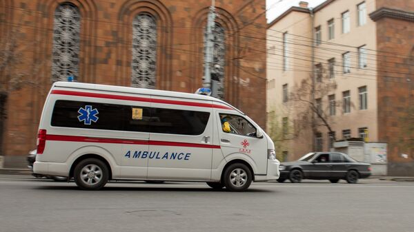 Машина скорой помощи во время чрезвычайной ситуации (25 марта 2020). Ереван - Sputnik Армения