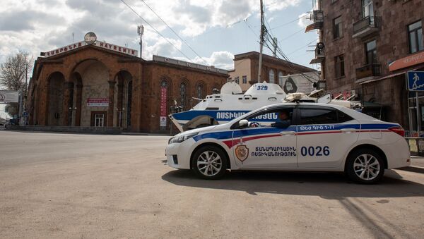 Бронетехника и полиция на улицах Еревана во время чрезвычайной ситуации (25 марта 2020). Ереван - Sputnik Армения